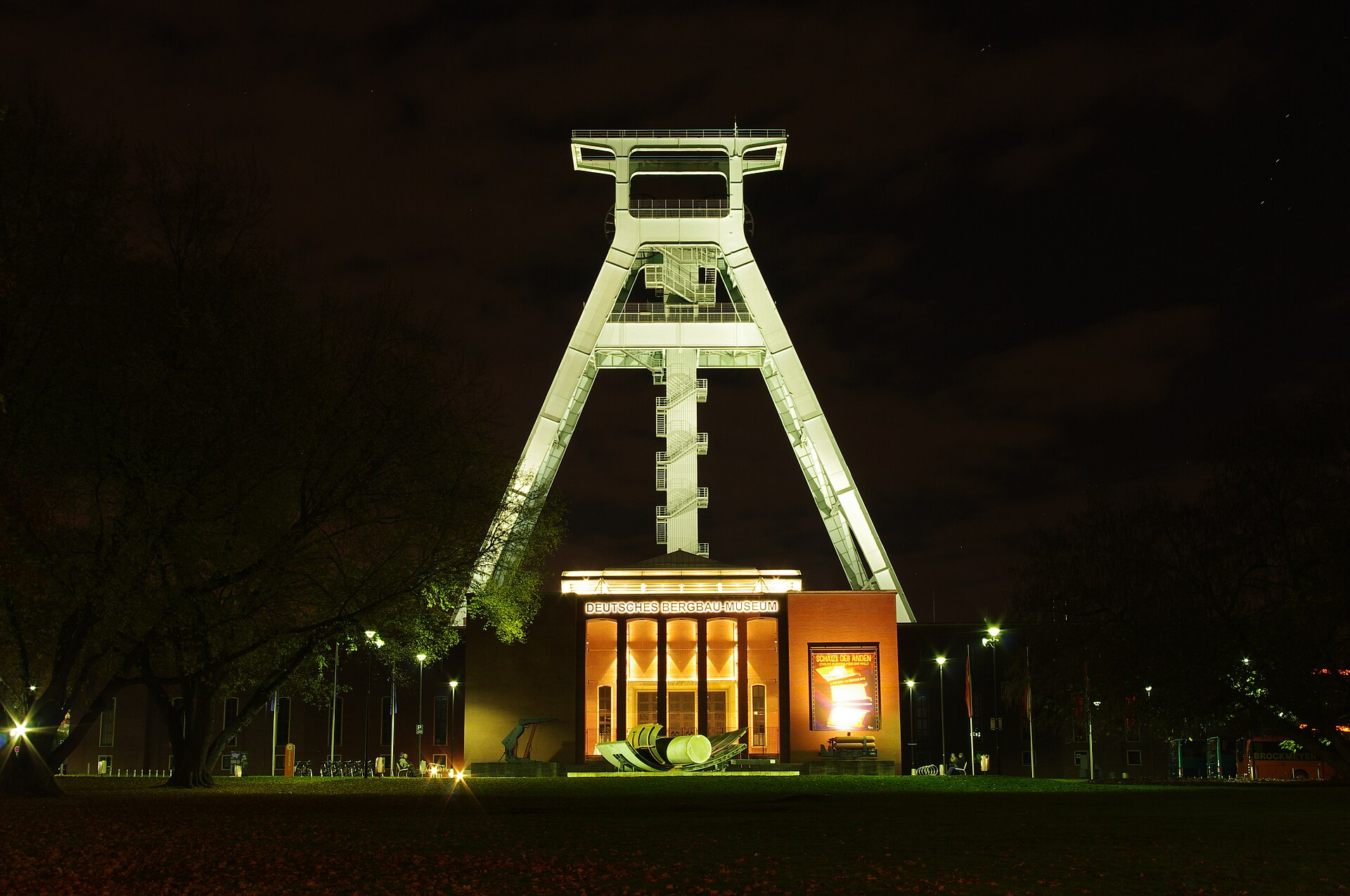 Stadtmotiv in Bochum – Bergbaumuseum Bochum bei Nacht